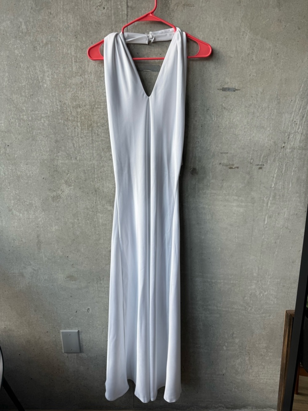 Elegant White V-Neck Backless Maxi Dress